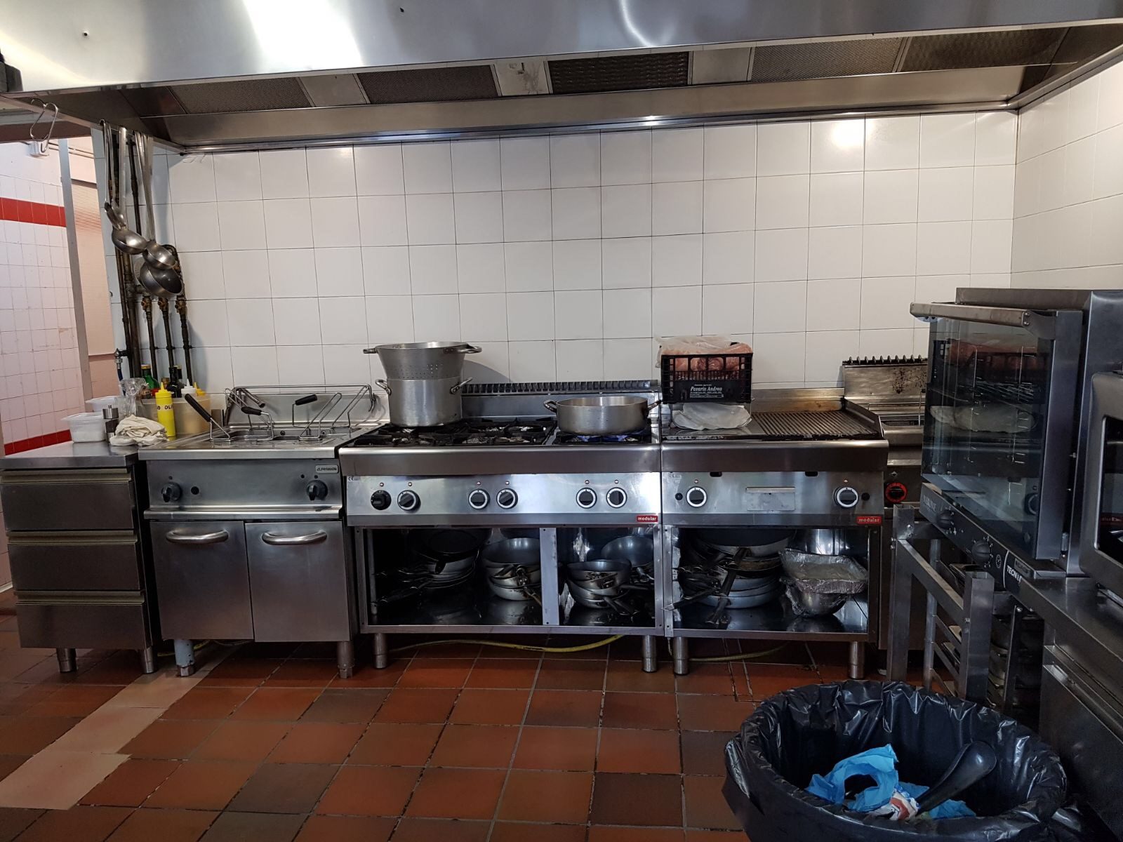 cucina industriale pulita